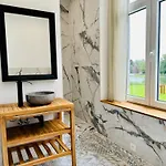 Au Chateau 104 *