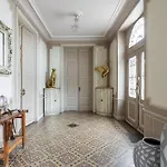 Au Chateau 104