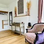 Rum i privatbostad Au Chateau 104