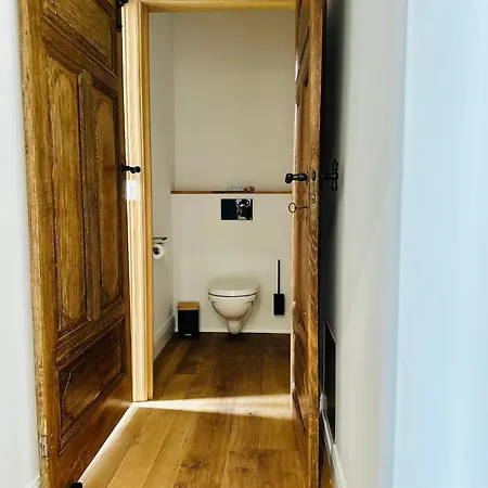 Δωμάτια σε οικογενειακή κατοικία Au Chateau 104 *