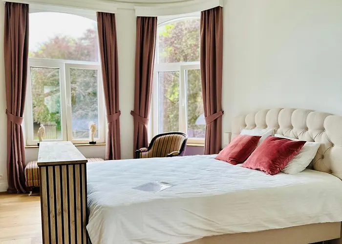 Séjour chez l'habitant Luxueuse Au Château De Saint Vitu 104 *